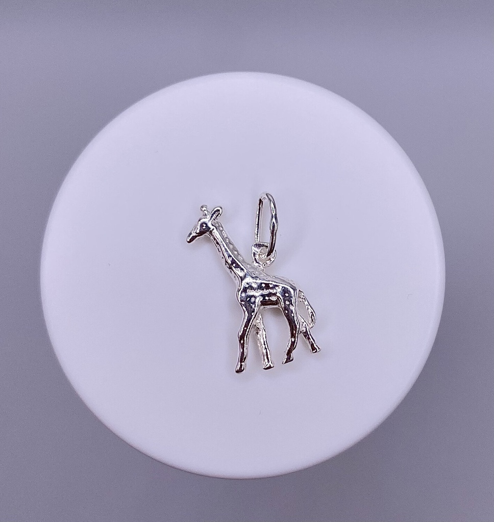 Zsiráf formájú ezüst medál